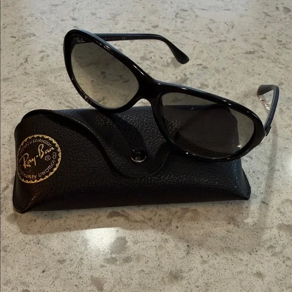 Ray-Ban Vintage Glossy Black Sunglasses - Picture 9 of 9
